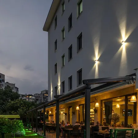 Domenic Free Parking 4* Пловдив
