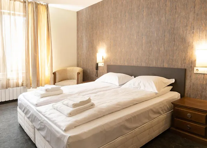 Domenic Free Parking 4*