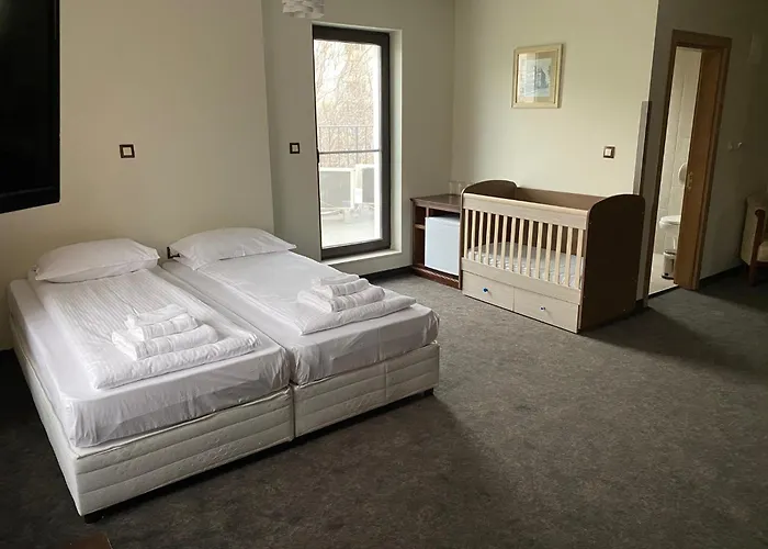 Domenic Free Parking 4*