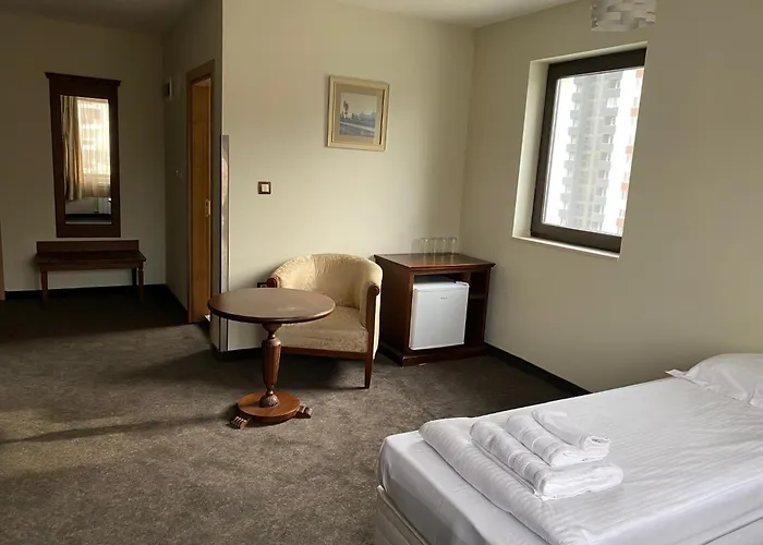 Domenic Free Parking 酒店