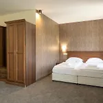 Domenic Free Parking Hotel