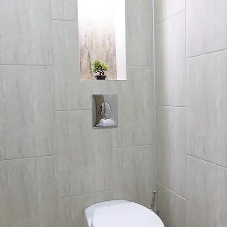 Domenic Free Parking 4* Пловдив