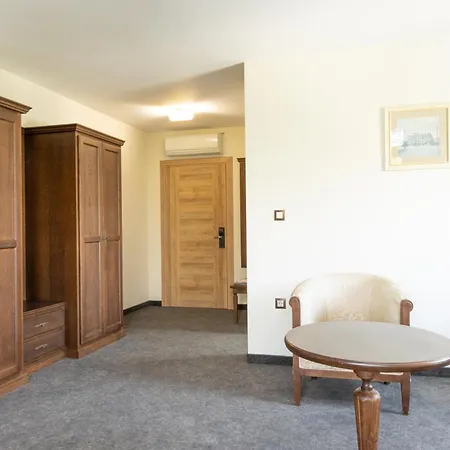 Domenic Free Parking Отель 4*