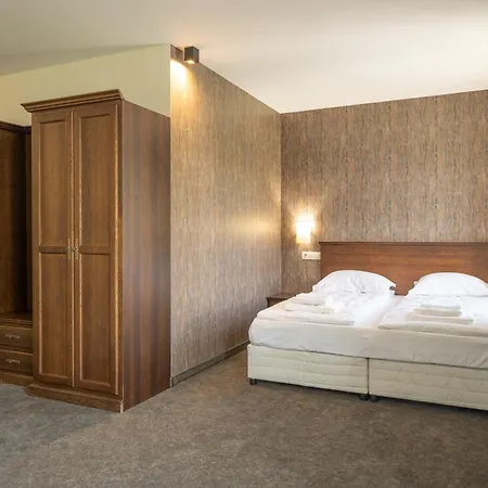 Domenic Free Parking Hotel