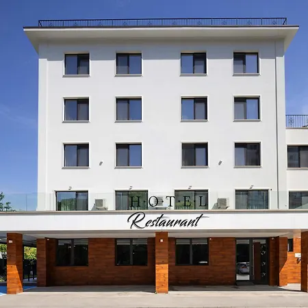 Domenic Free Parking Hotel 4*