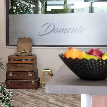 Отель Domenic Free Parking 4*