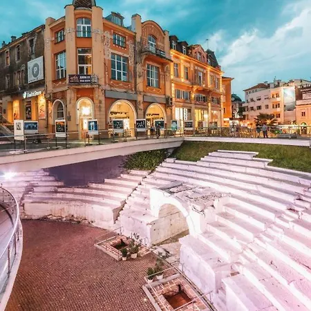 Domenic Free Parking 4*