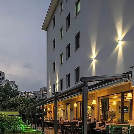 Domenic Free Parking 4* Пловдив