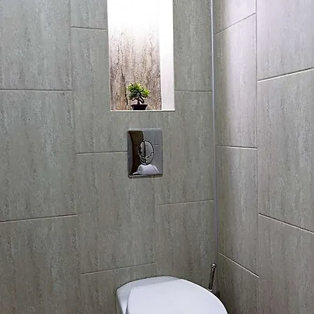 Отель Domenic Free Parking 4*