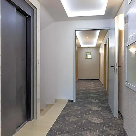 Domenic Free Parking Отель