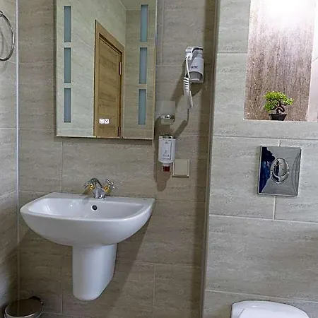 Domenic Free Parking Hotel