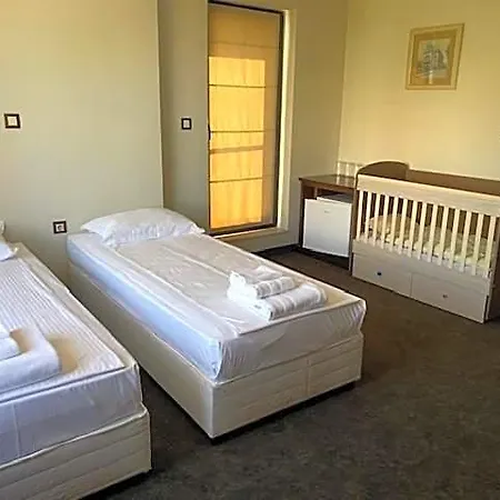 Domenic Free Parking 4*