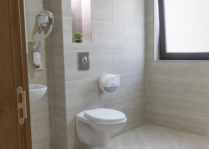 Ξενοδοχείο Domenic Free Parking 4*