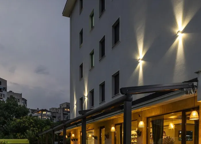 Domenic Free Parking 4* Φιλιππούπολη